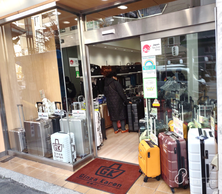 People line up in front of Ginza Karen