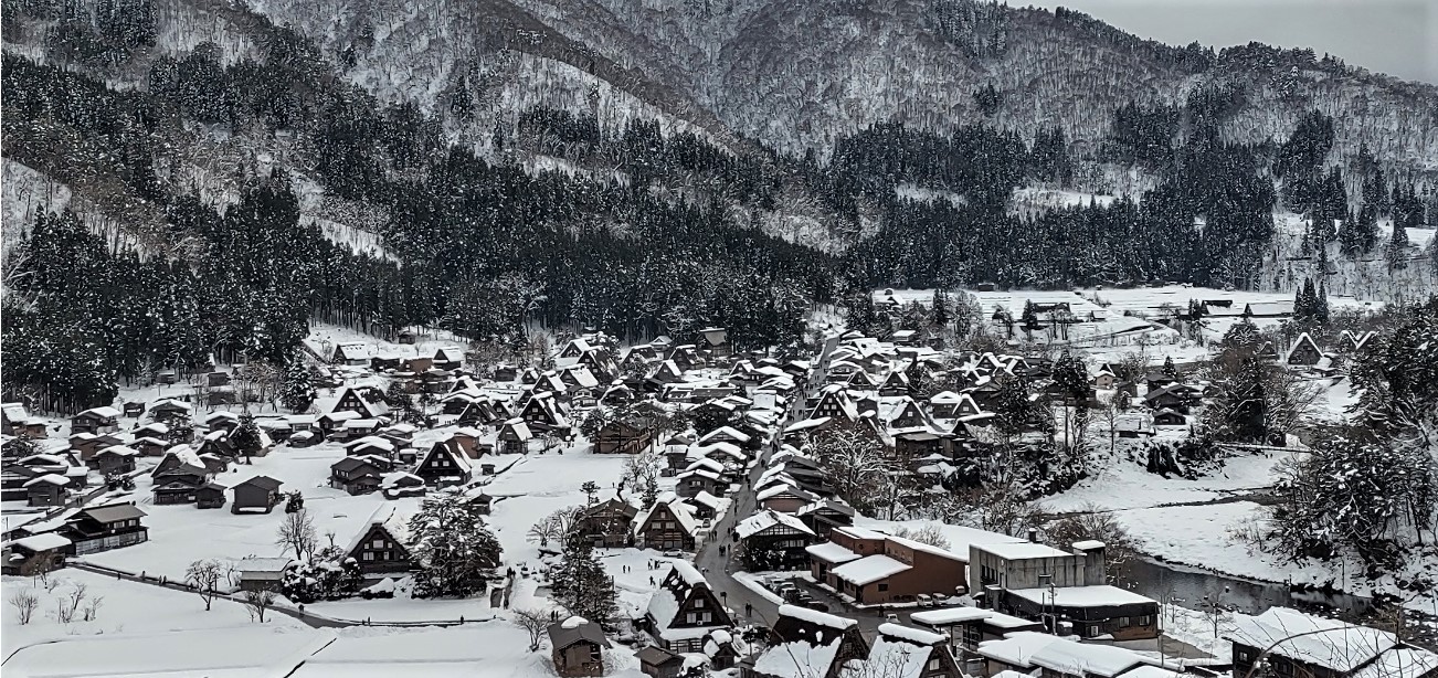 Another angle to see Shirakawa-go houses covered in snow