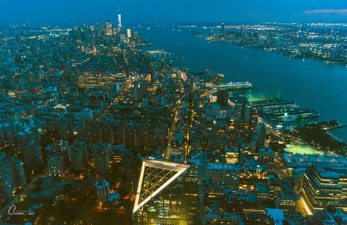 City night view alongside the Hudson River