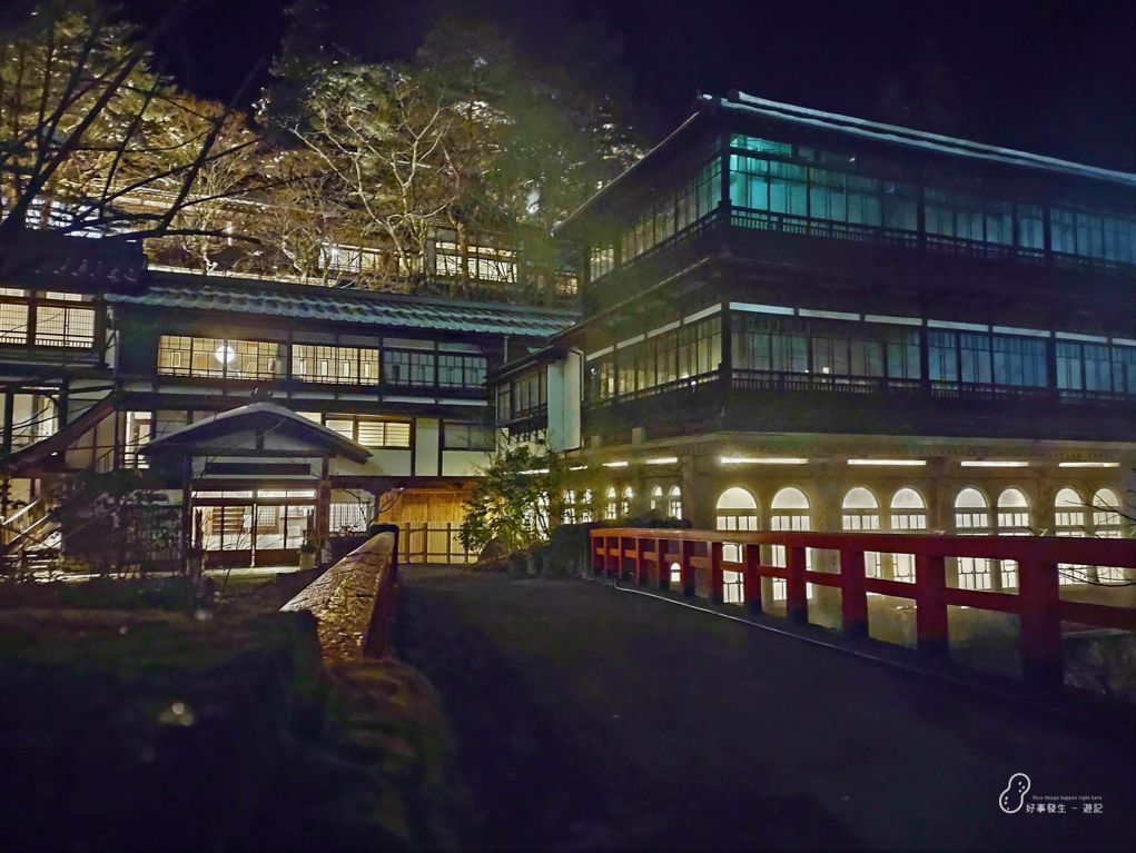 Hotel Sekizenkan in the night