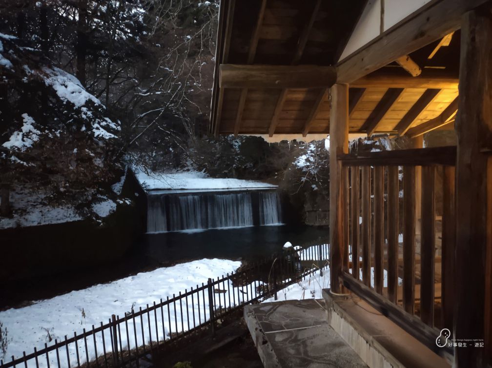 The outdoor open hot spring at the hotel Shima-tamura